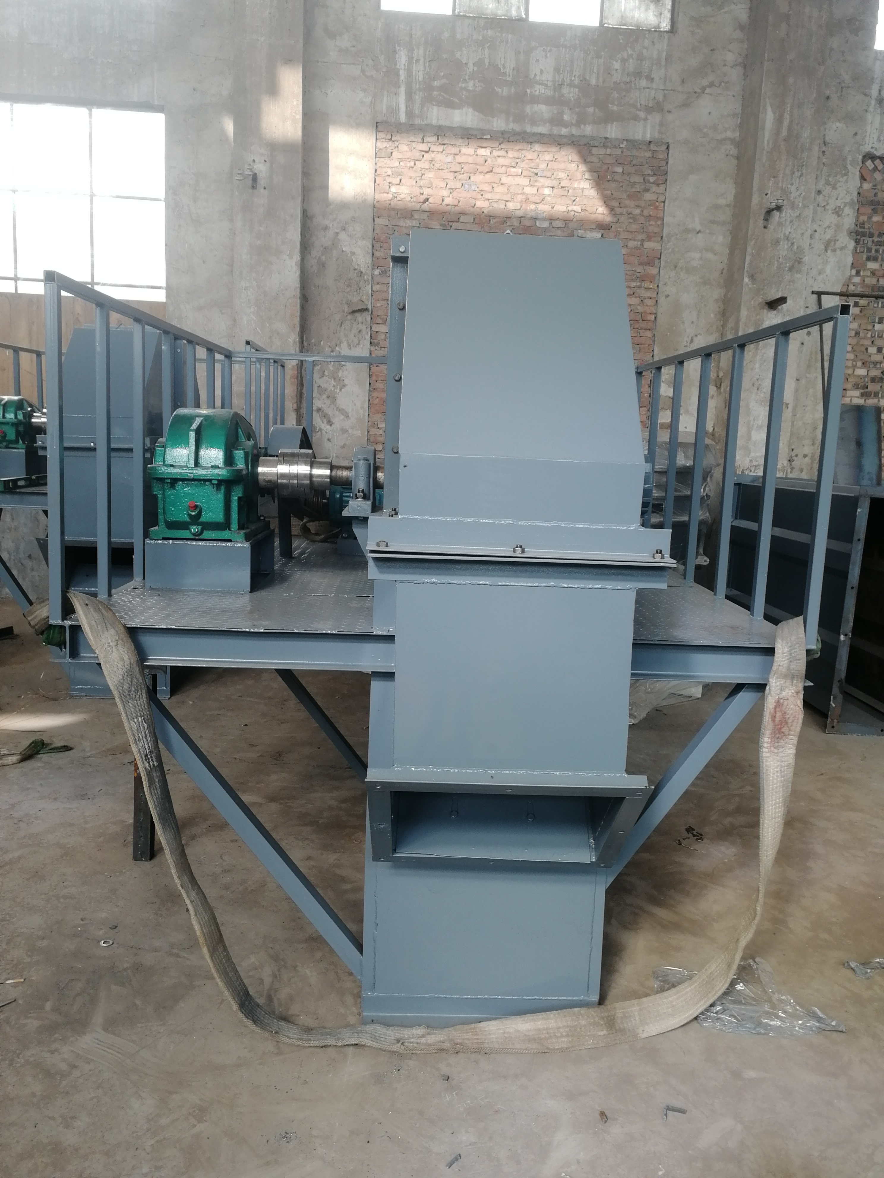 斗式提升機(jī)工作原理及發(fā)展？ (斗式提升機(jī)結(jié)構(gòu)圖)